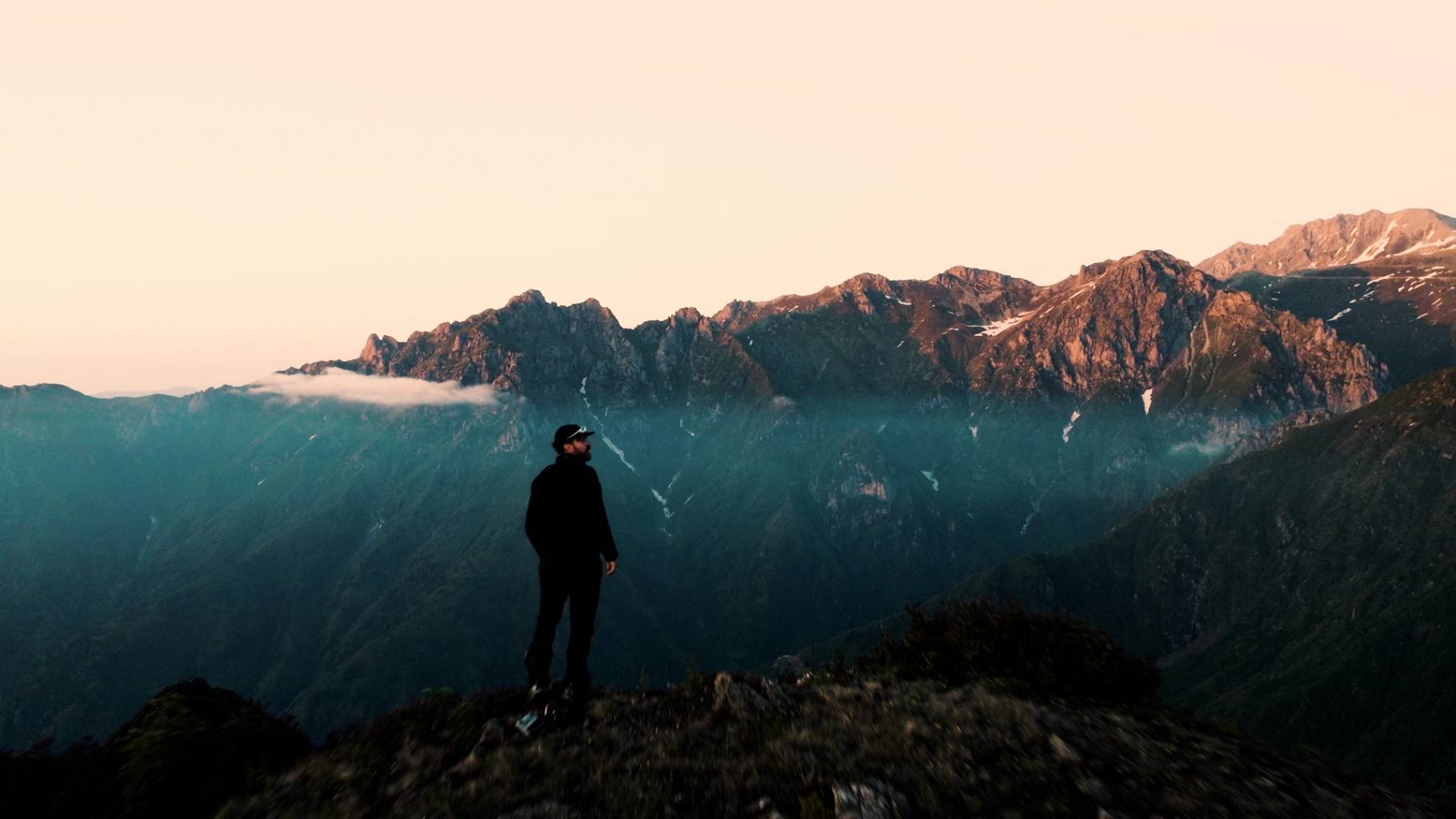 yx.00 04 09 23.Standbild012