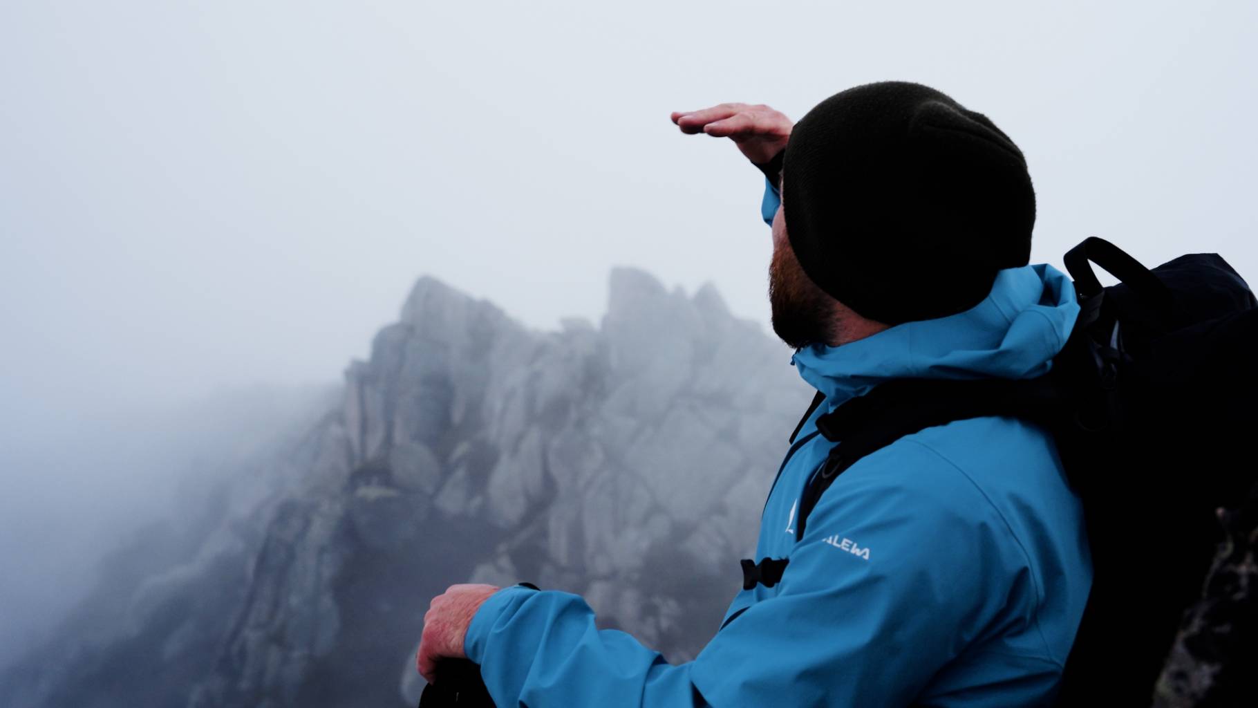 yx.00 04 32 11.Standbild030